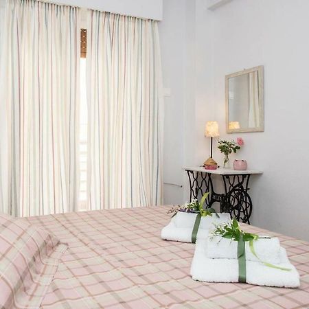 The Ideal Locale - A Sleek And Illuminated Space Kalamata Esterno foto