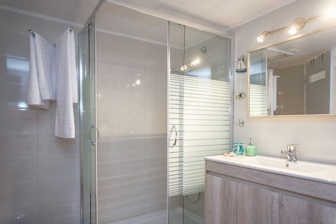 The Ideal Locale - A Sleek And Illuminated Space Kalamata Esterno foto