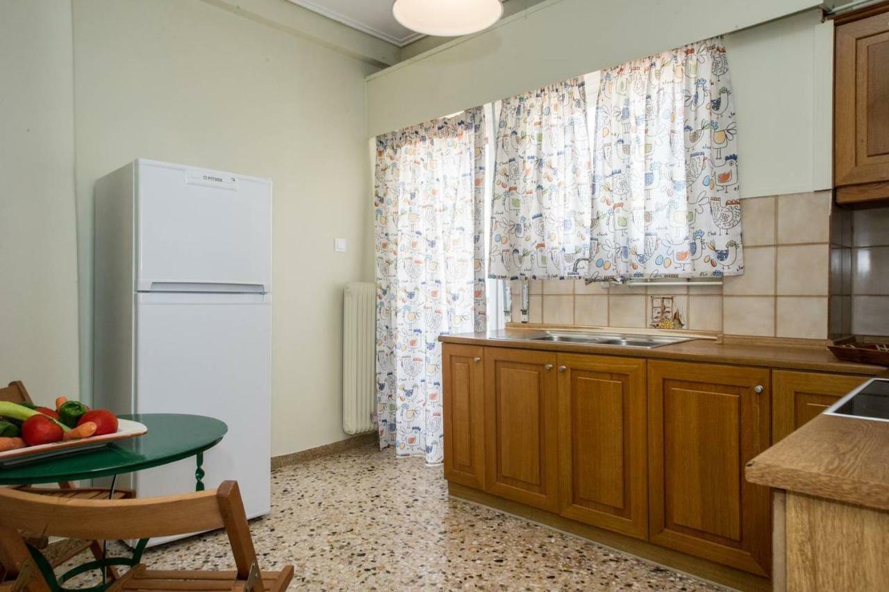 The Ideal Locale - A Sleek And Illuminated Space Kalamata Esterno foto