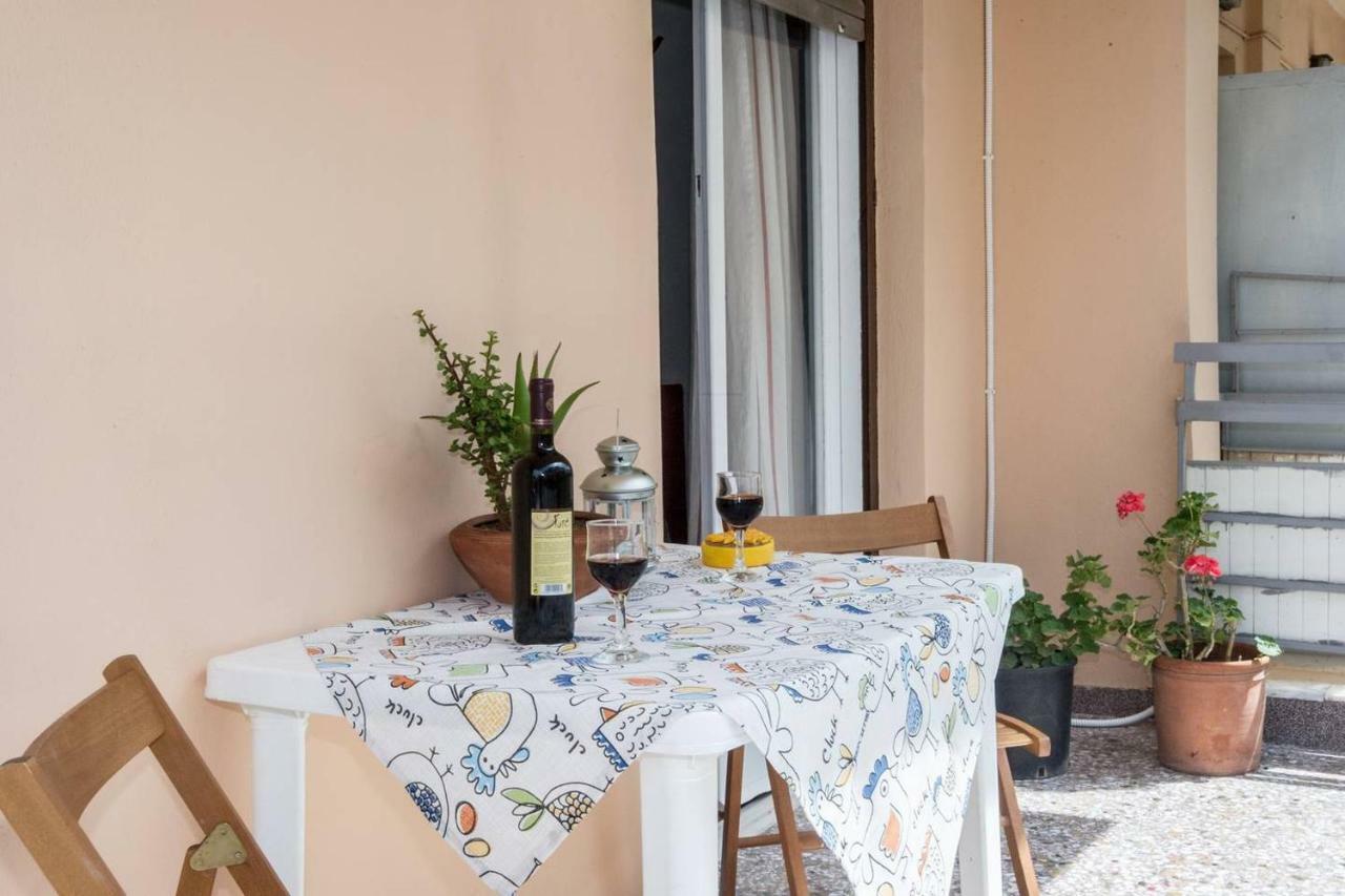 The Ideal Locale - A Sleek And Illuminated Space Kalamata Esterno foto