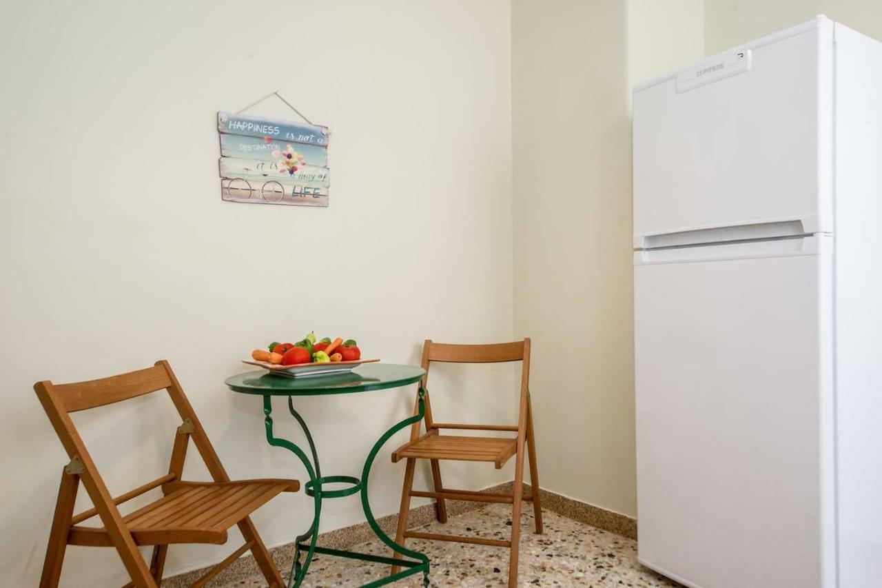 The Ideal Locale - A Sleek And Illuminated Space Kalamata Esterno foto