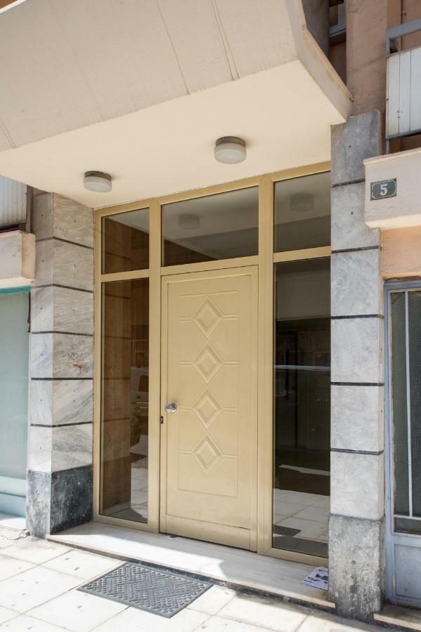 The Ideal Locale - A Sleek And Illuminated Space Kalamata Esterno foto